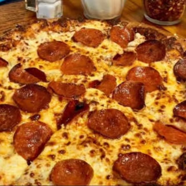 Medium 1 Topping Pizza.